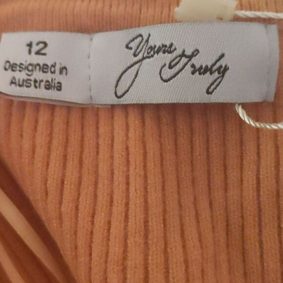 Yours truly boutique peach orange cropped button down sweater NWT - Picture 3 of 4